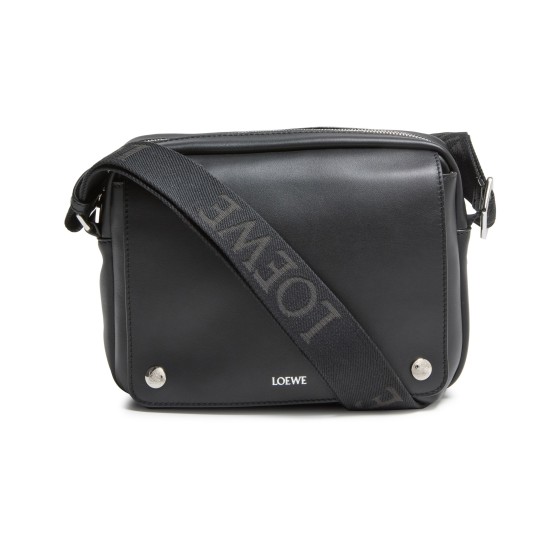 XS Pebble messenger bag in smooth calfskin - Black